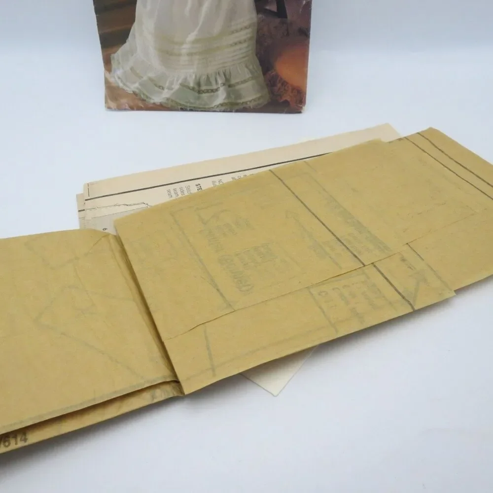 Vogue 9176 Doll Christening Dress Bonnet Slip Panties ONE SIZE Craft Vintage